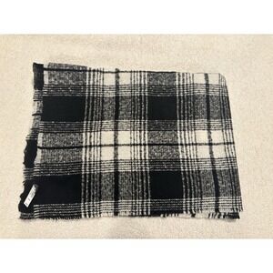 Flannel Old Navy Plaid Black‎ & White Very Soft Oversized Scarf NEW with Tags